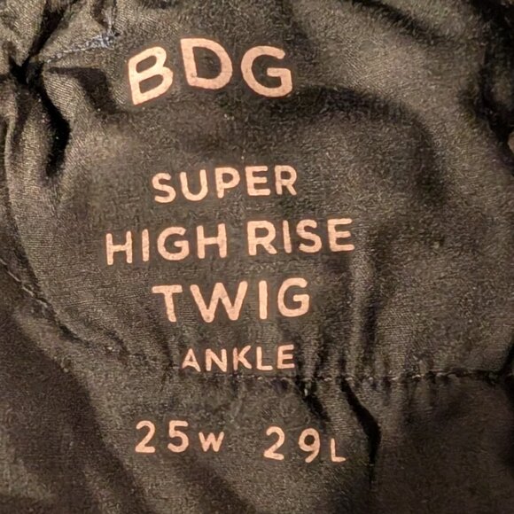 BDG Women's Jeans Size 25 Super High Rise Twig Skinny Ankle Dark Wash Denim - Picture 6 of 7